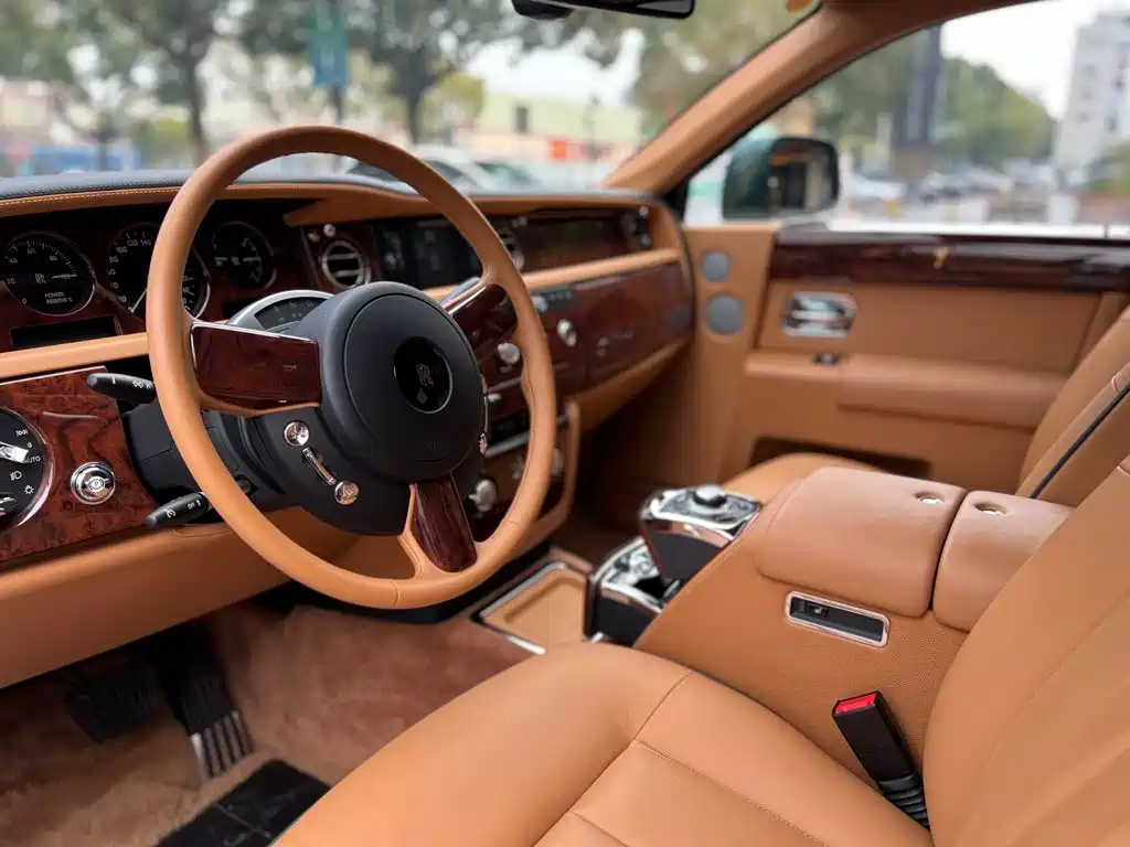 Rolls-Royce Phantom 2014 — фото 14