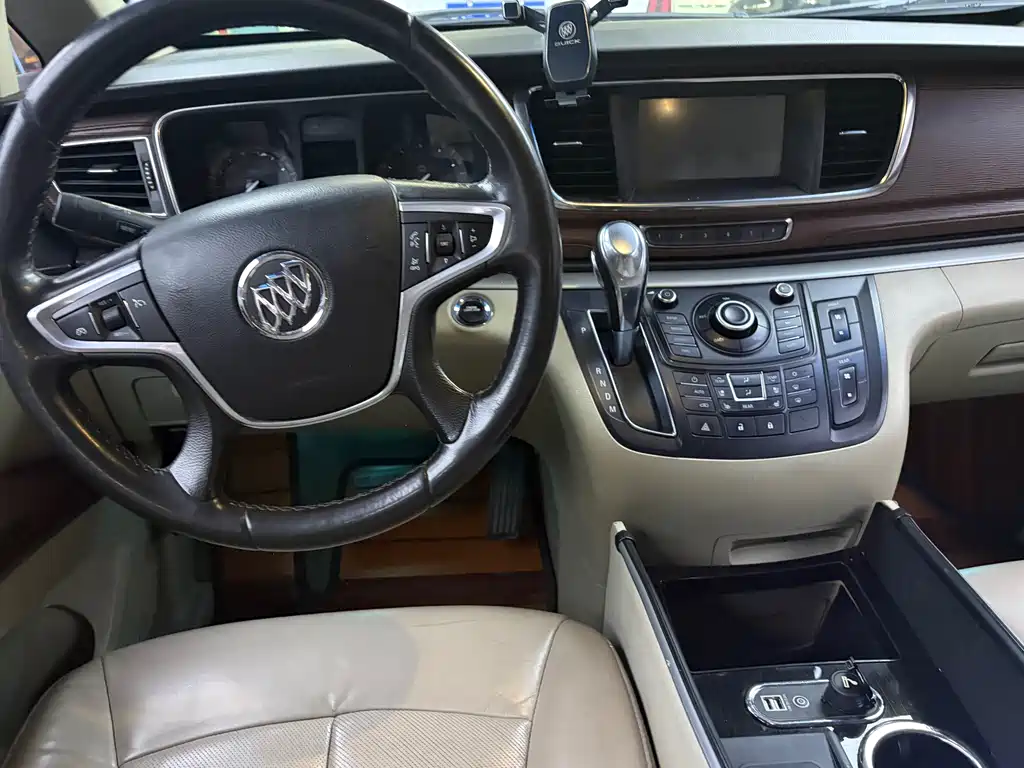 Buick GL8 2015 — фото 10