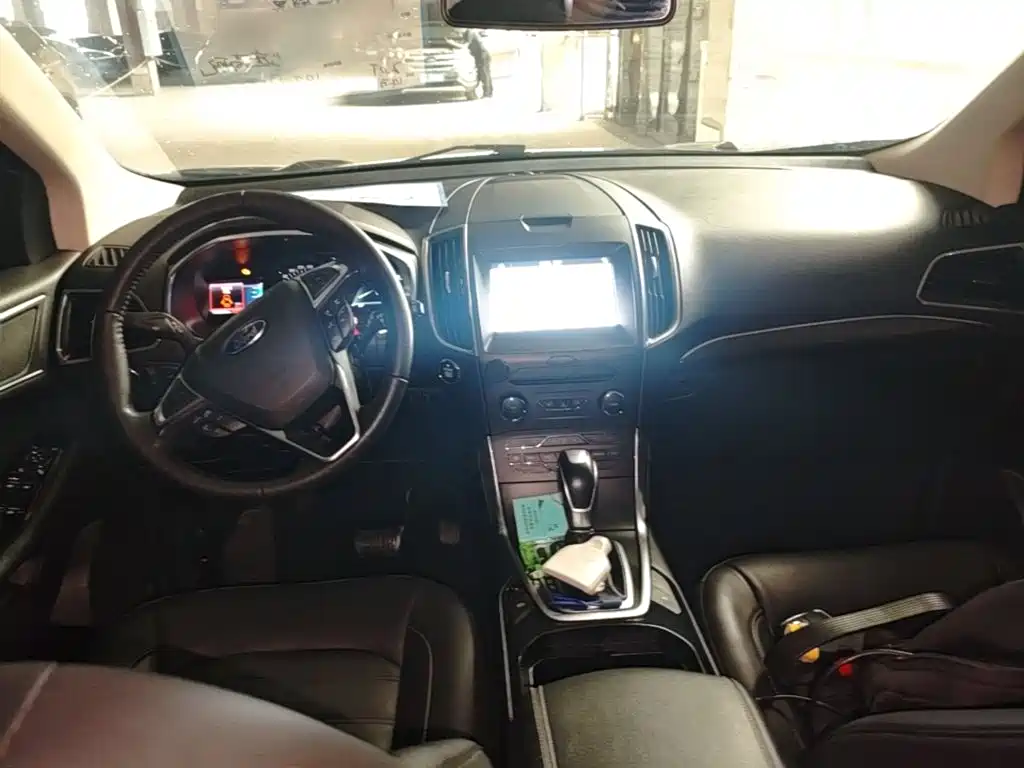 Ford Edge 2018 — фото 10
