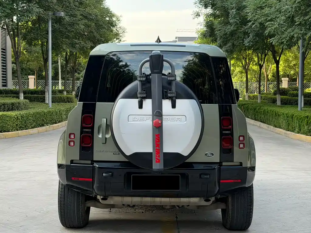 Land Rover Defender 2021 — фото 20