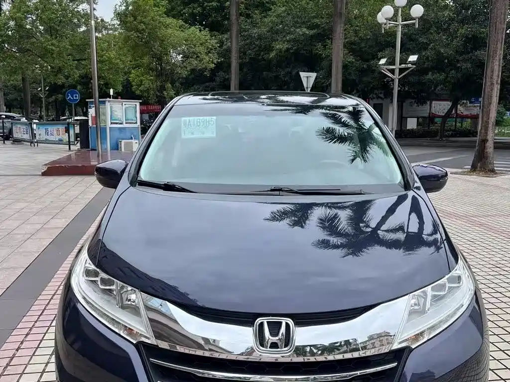 Honda Odyssey 2015 — фото 2