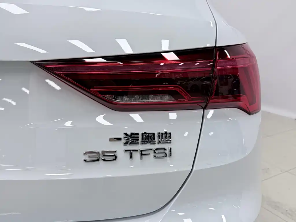 Audi Q3 2022 — фото 9