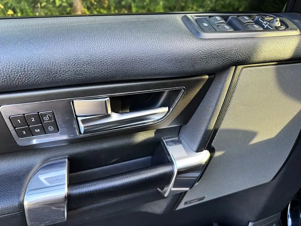 Land Rover Discovery 2014 — фото 9