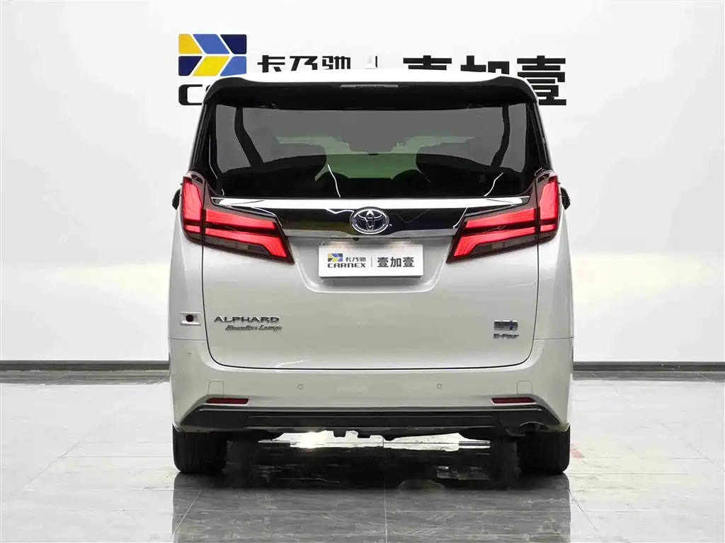 Toyota Alphard 2022 — фото 19