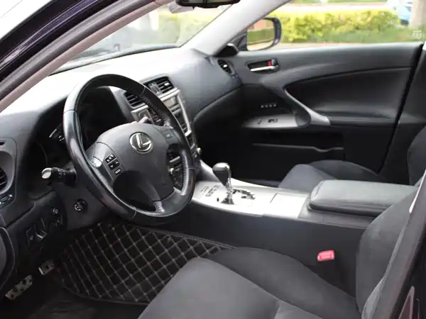 Lexus IS 2010