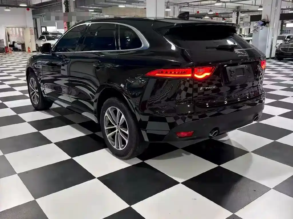 Jaguar F-PACE 2016 — фото 9