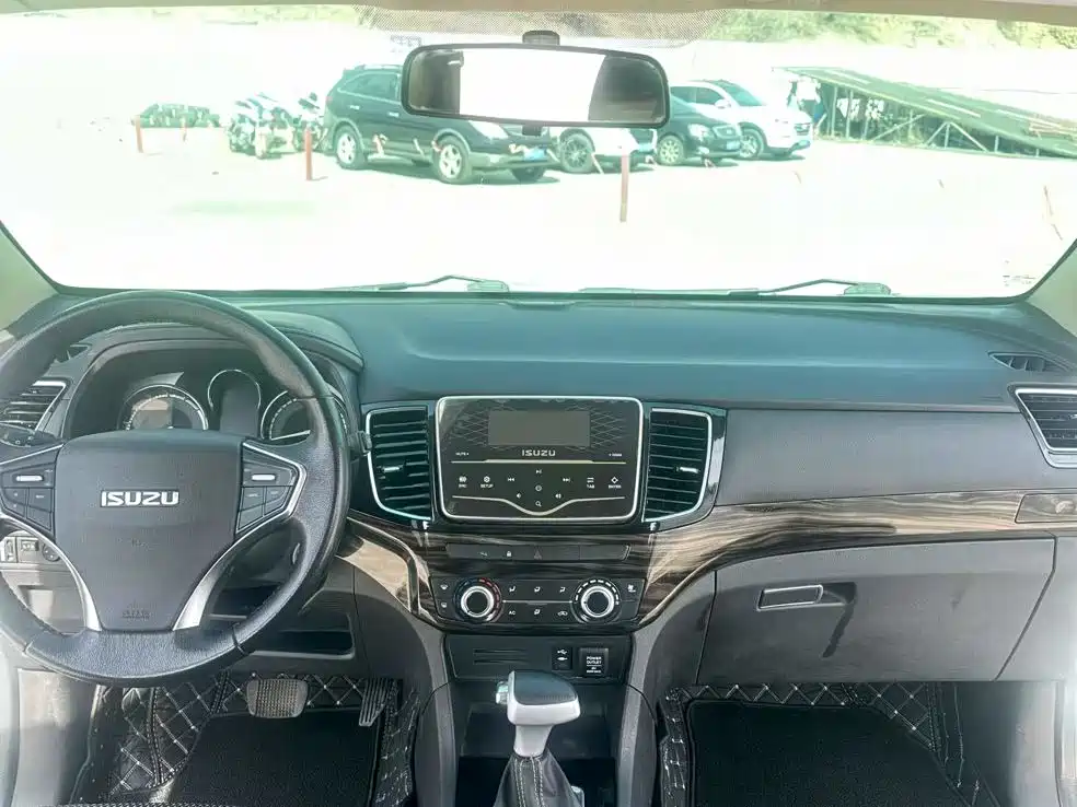 Isuzu MU-X 2023 — фото 8