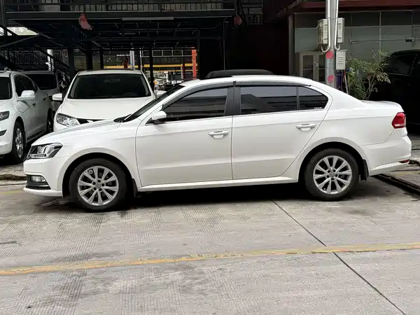Volkswagen Lavida 2015