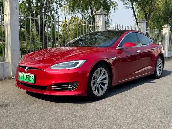 Tesla Model S 2016