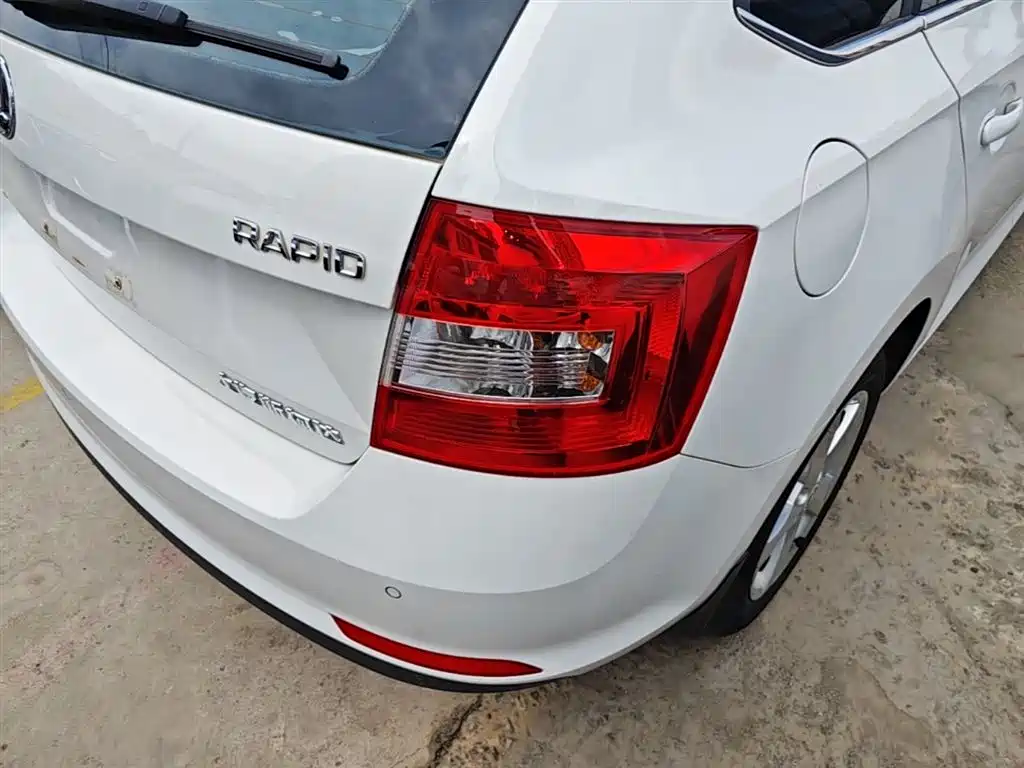 Skoda Rapid Spaceback 2016 — фото 8