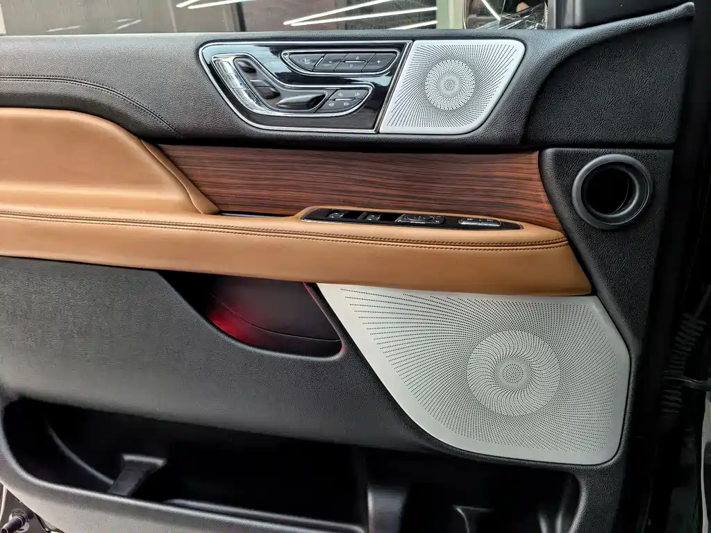 Lincoln Navigator 2021 — фото 16