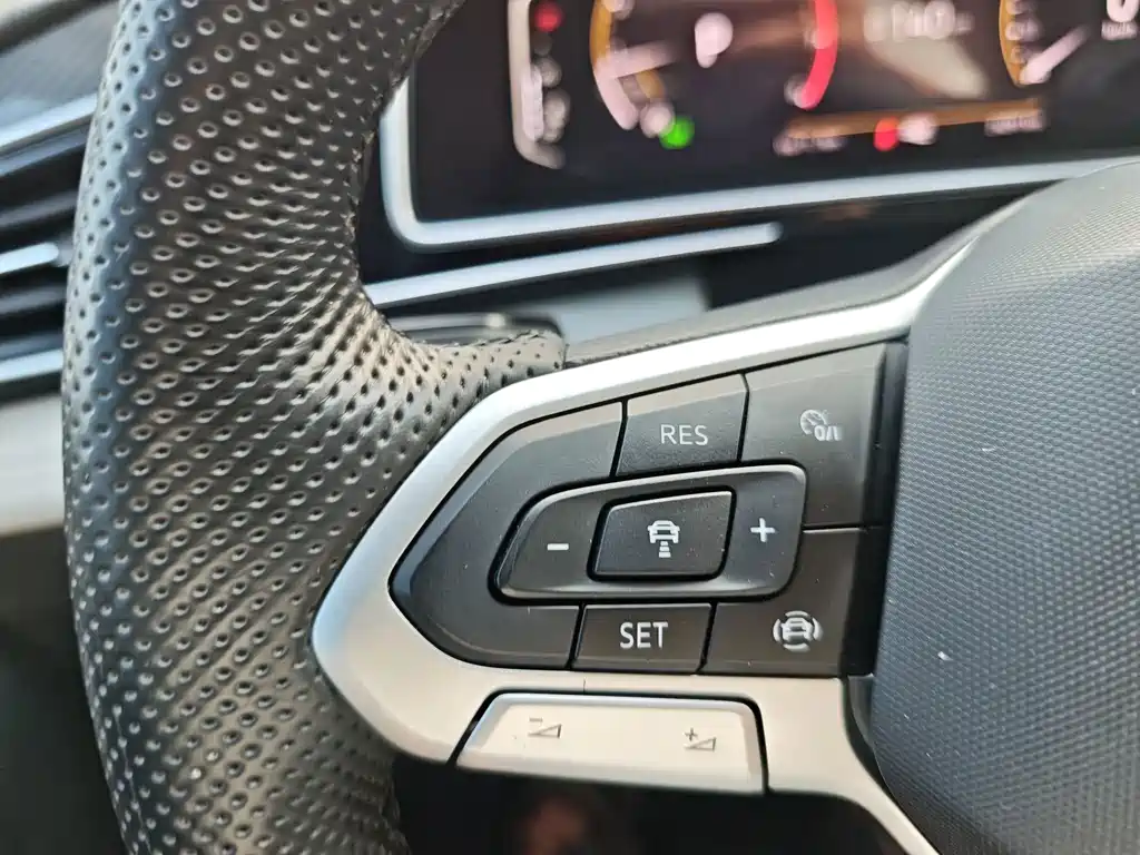 Volkswagen Tiguan L 2023 — фото 17