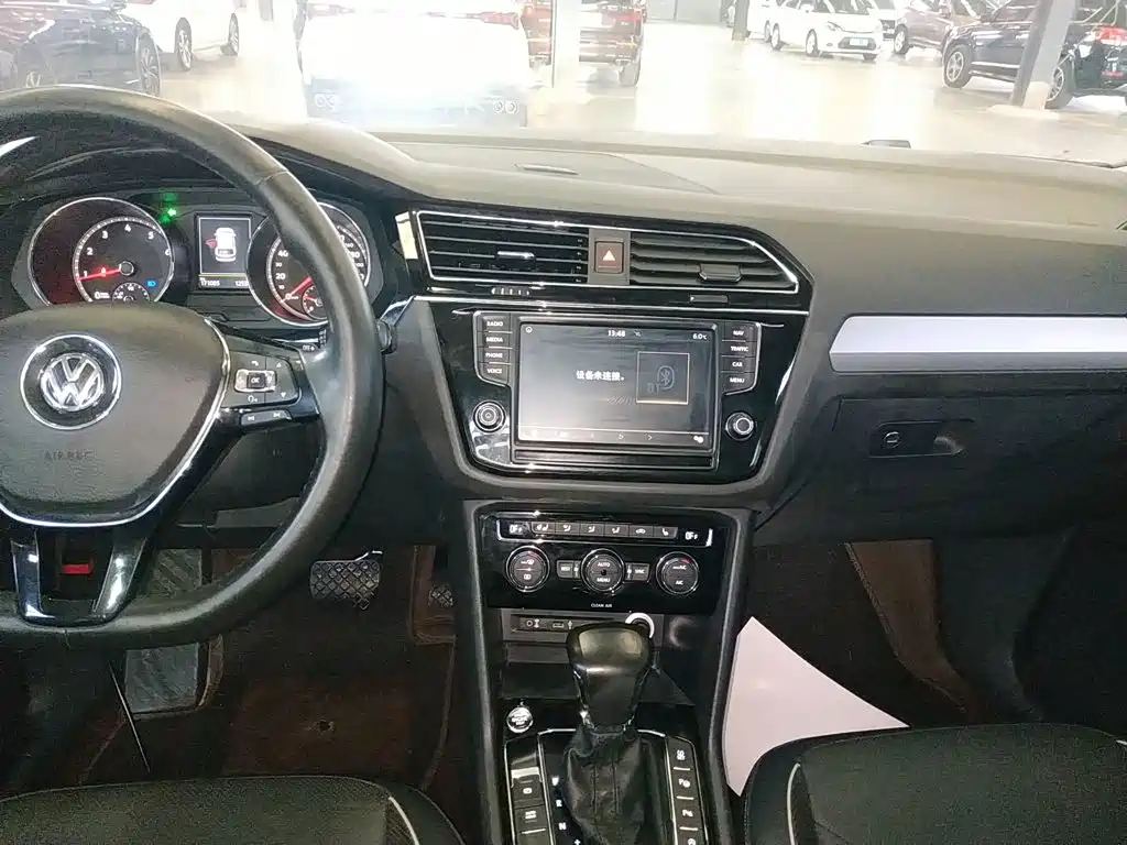 Volkswagen Tiguan L 2017 — фото 9
