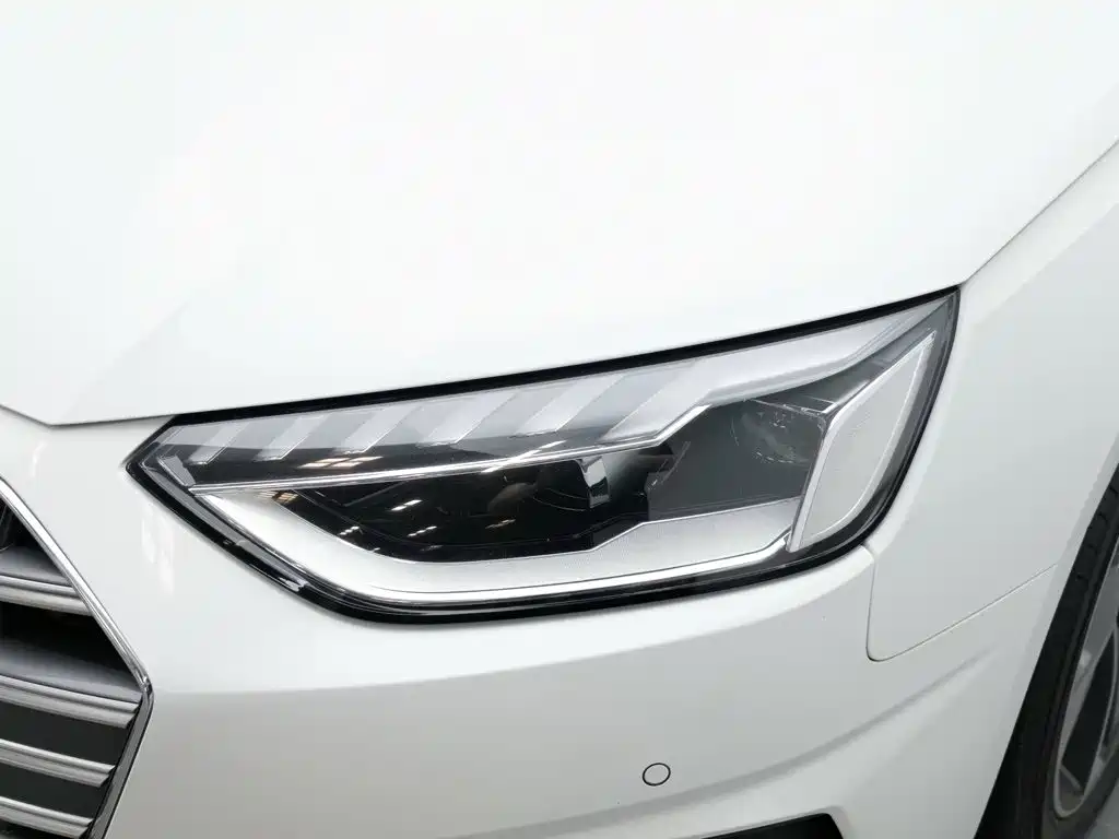Audi A4L 2022 — фото 7