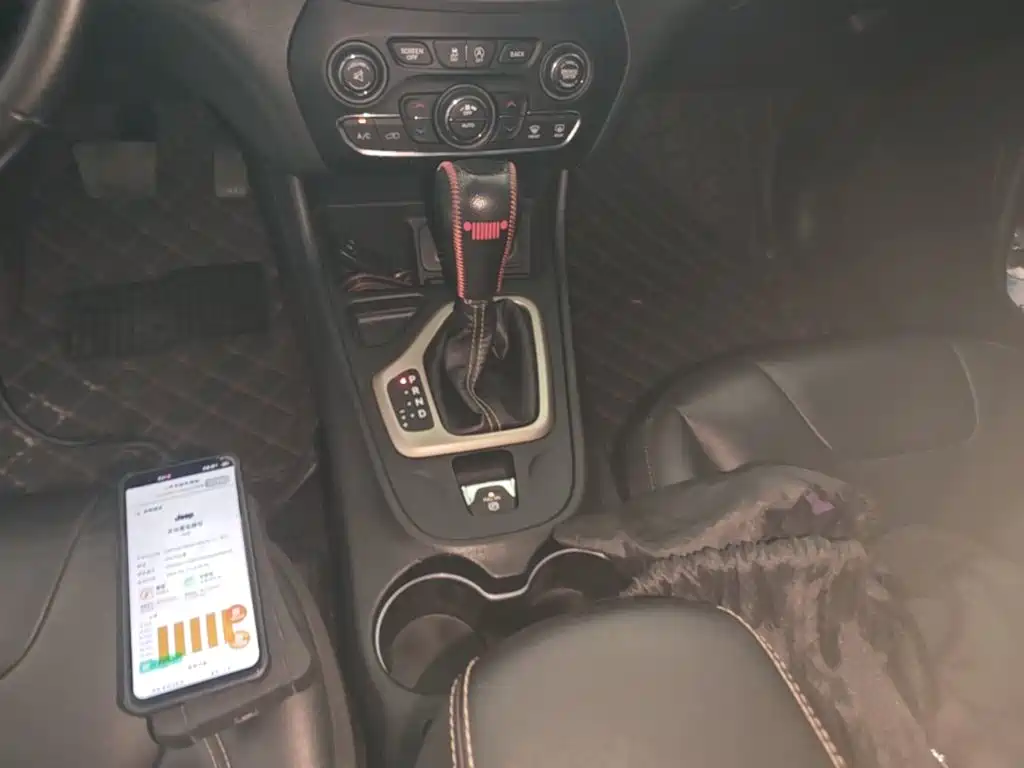 Jeep Cherokee 2018 — фото 14