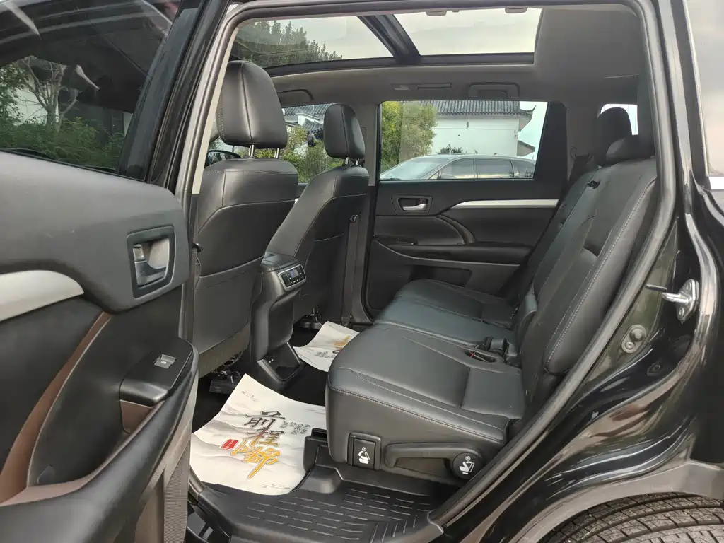 Toyota Highlander 2021 — фото 10