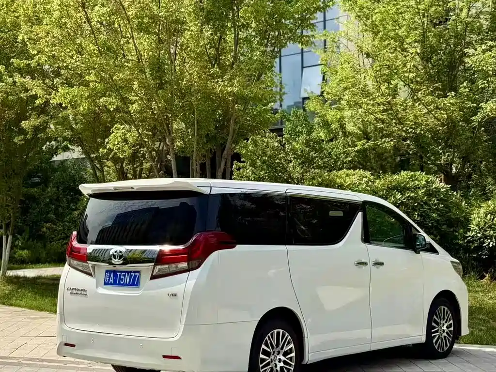 Toyota Alphard 2017 — фото 7