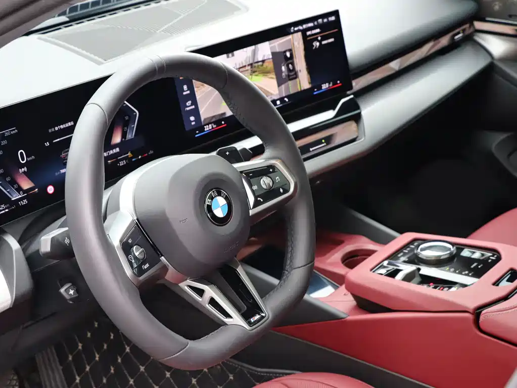 BMW 5 Series 2025 — фото 13