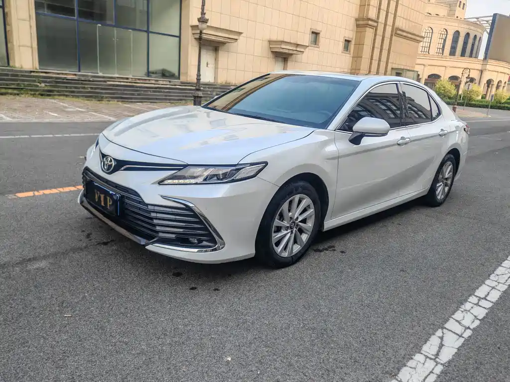 Toyota Camry 2022 — фото 4