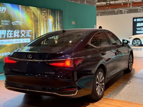 Lexus ES 2022