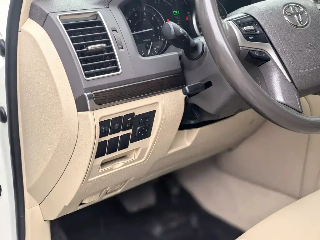 Toyota Land Cruiser 2020 — фото 13