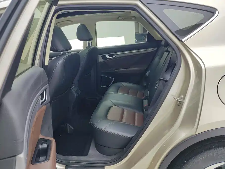 Geely Emgrand GS 2019 — фото 11