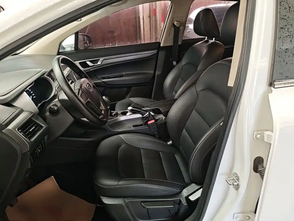 Geely Emgrand GS 2017 — фото 15
