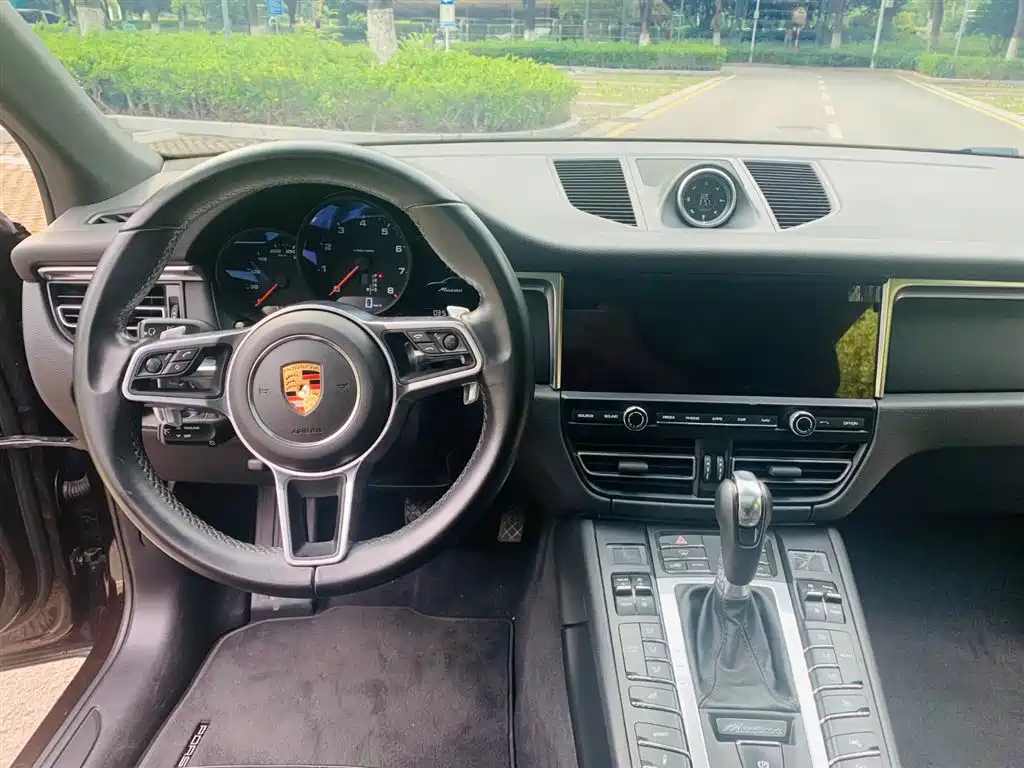 Porsche Macan 2019 — фото 14