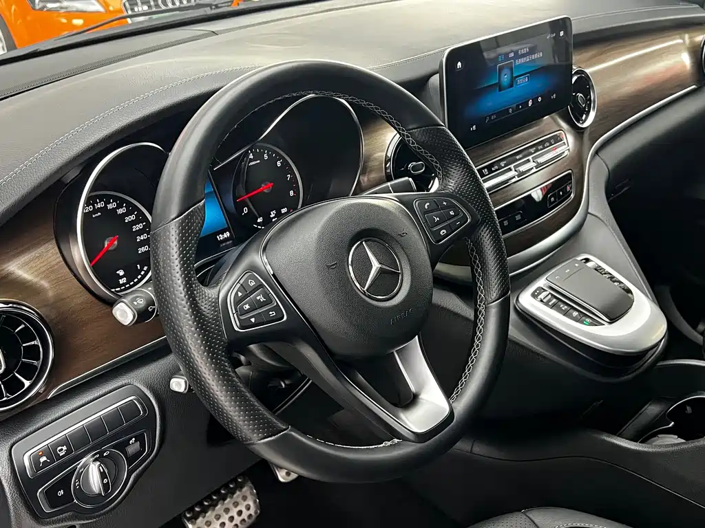 Mercedes-Benz V-Class 2021 — фото 14