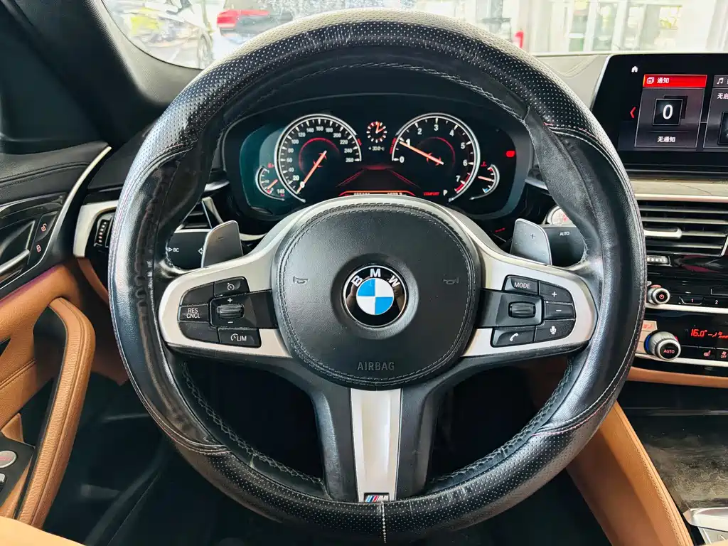 BMW 5 Series 2018 — фото 17