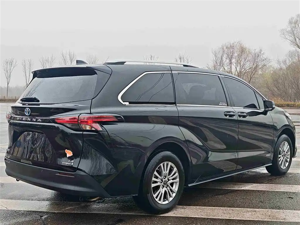 Toyota Sienna 2022 — фото 20