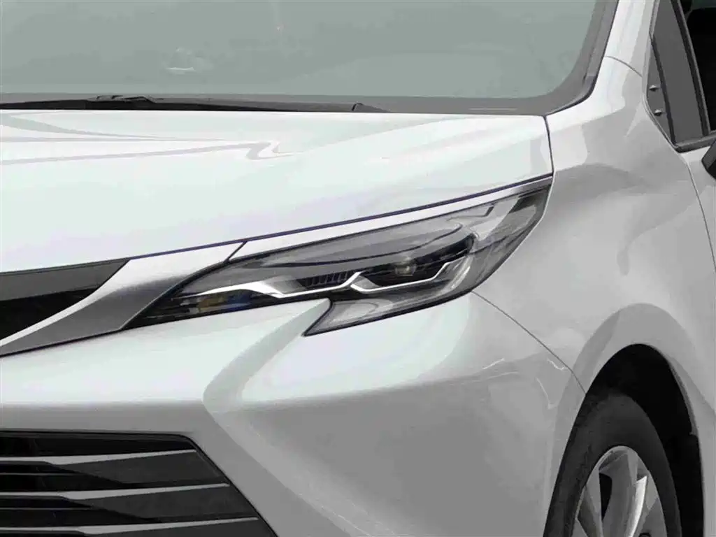 Toyota Sienna 2024 — фото 3
