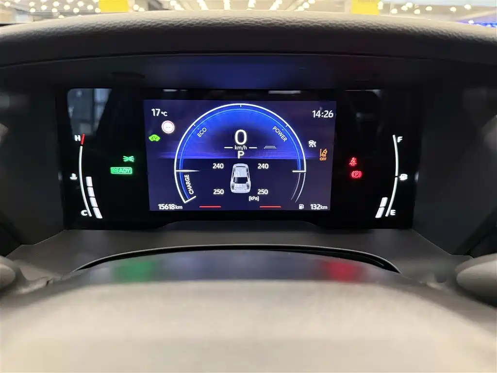 Toyota Camry 2025 — фото 23