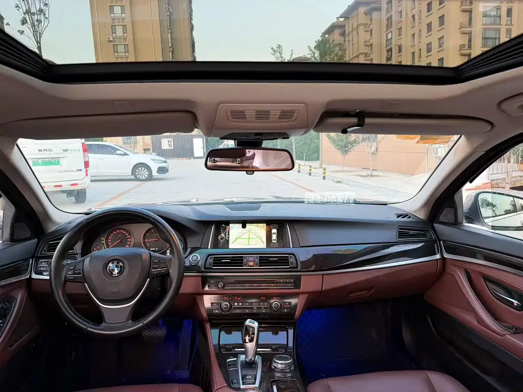 BMW 5 Series 2015 — фото 9