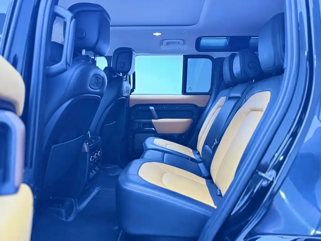 Land Rover Defender 2021 — фото 10