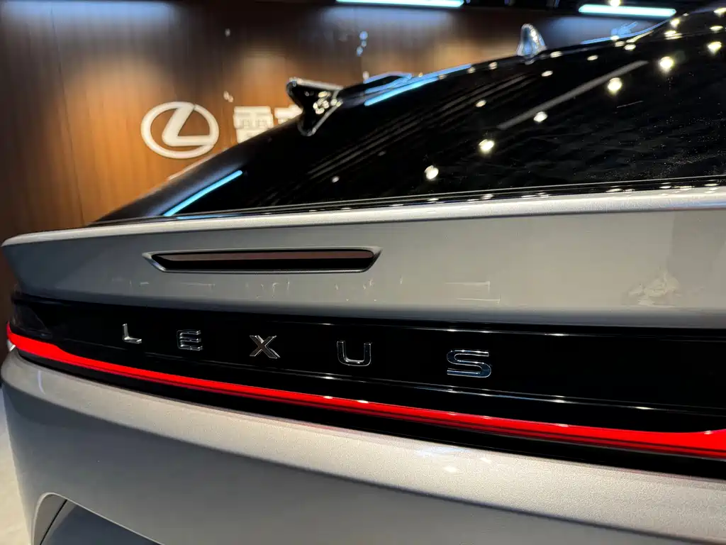 Lexus RZ 2023 — фото 13