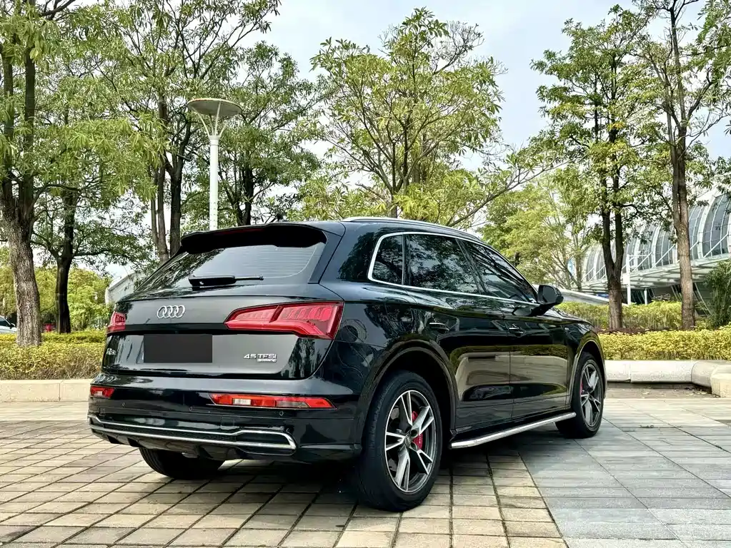 Audi Q5L 2019 — фото 8