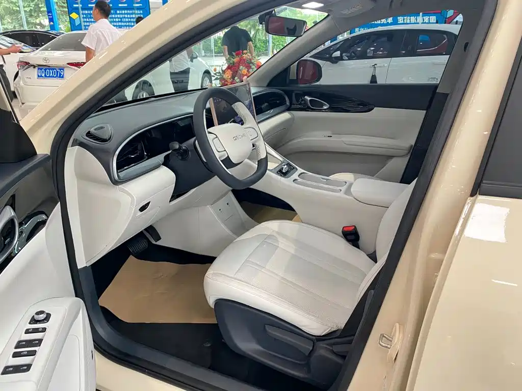 Geely Galaxy Starwish 2025 — фото 6
