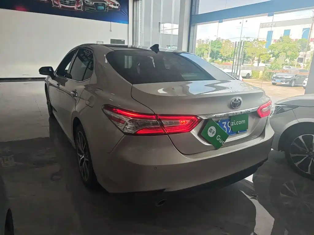 Toyota Camry 2021 — фото 5