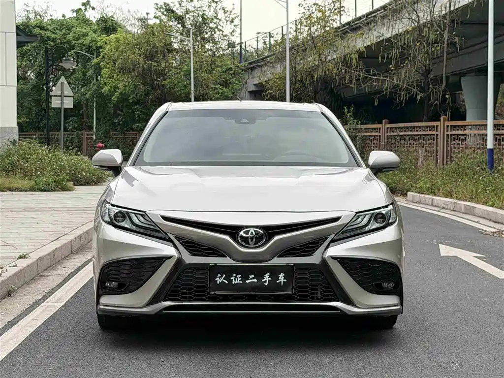 Toyota Camry 2021 — фото 2