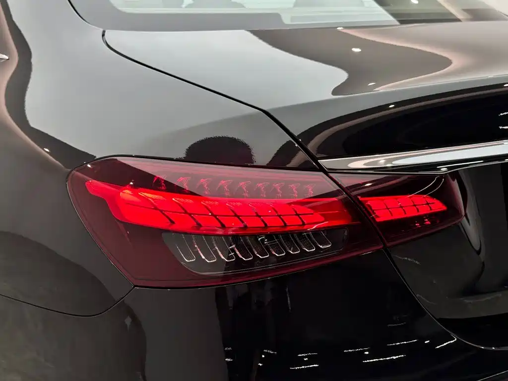 Mercedes-Benz E-Class 2023 — фото 21