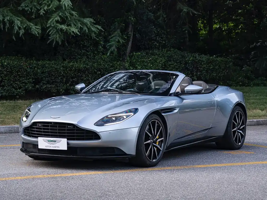 Aston Martin DB11 2021 — фото 1