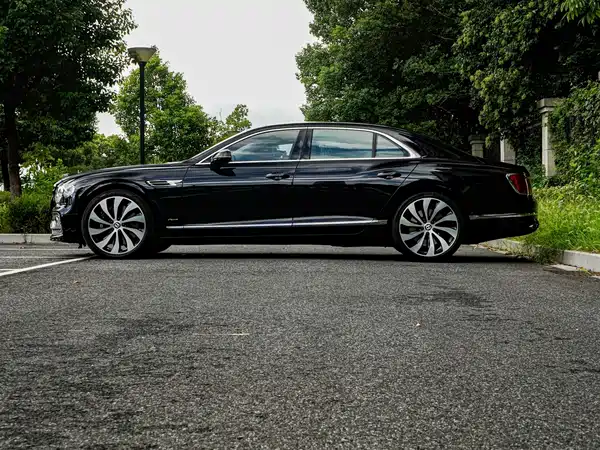 Bentley Flying Spur 2023