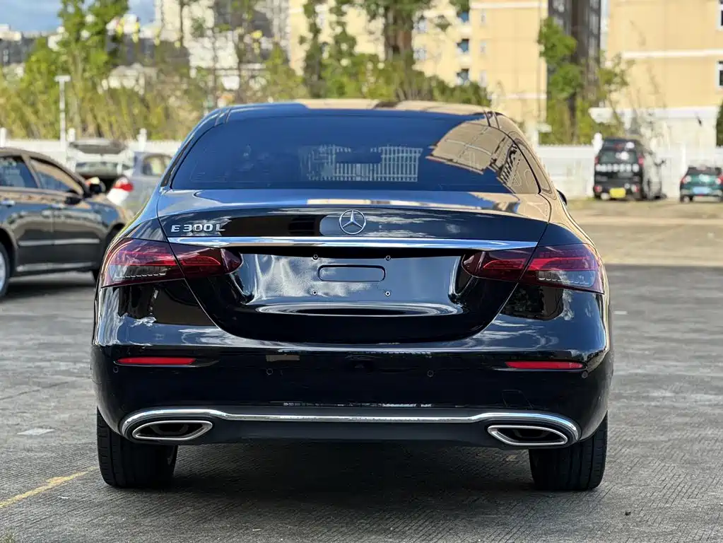 Mercedes-Benz E-Class 2023 — фото 12
