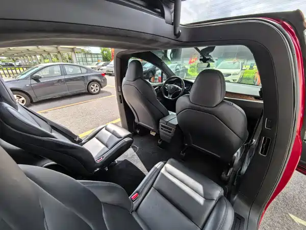 Tesla Model X 2021