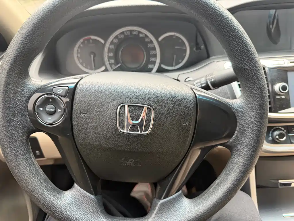 Honda Accord 2014 — фото 20