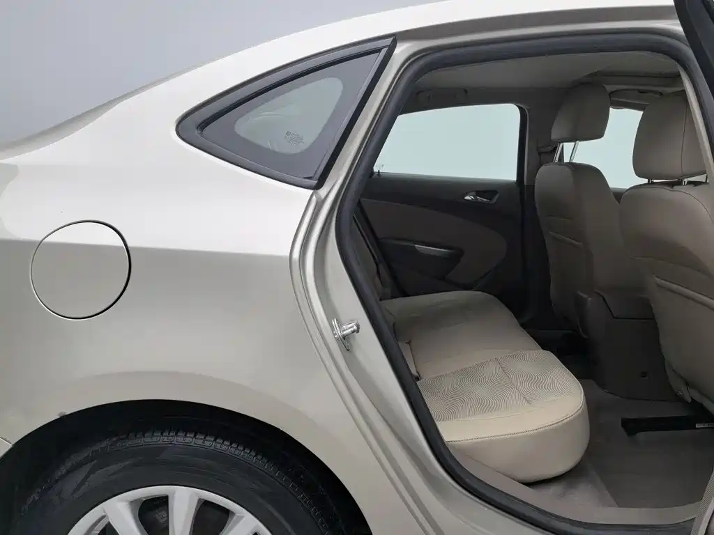 Buick Excelle 2015 — фото 15