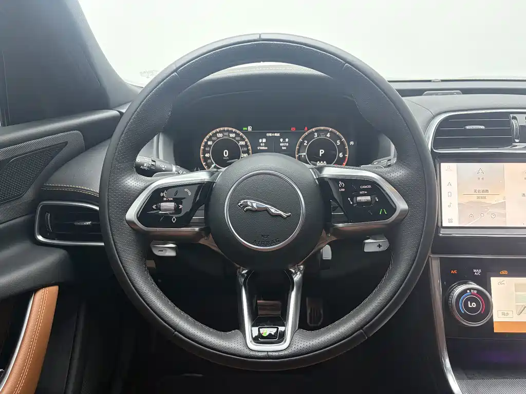 Jaguar XEL 2023 — фото 15
