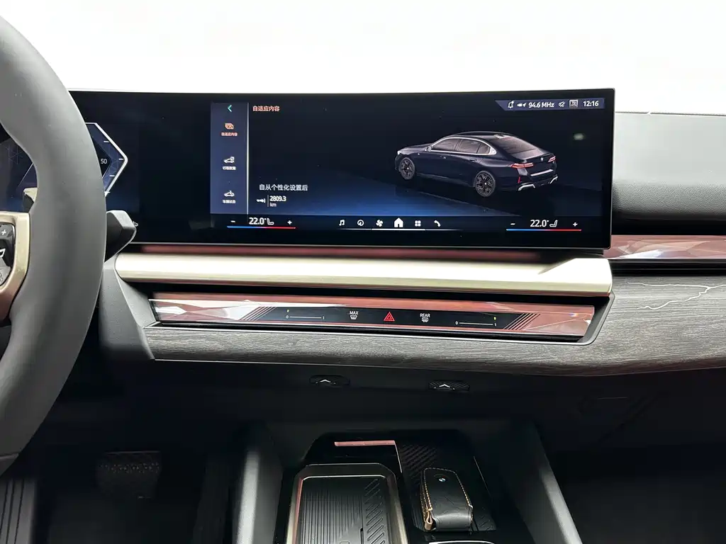 BMW 5 Series 2025 — фото 16