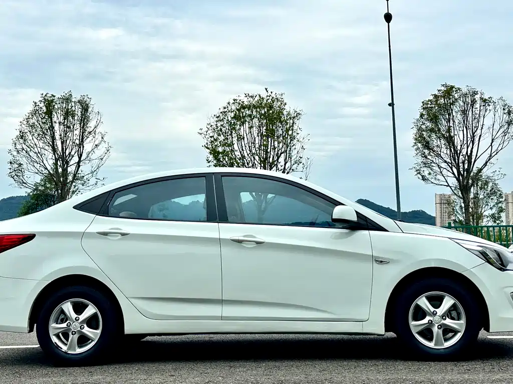 Hyundai Verna 2016 — фото 10